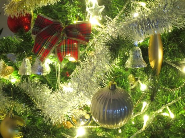 クリスマスツリー飾り付け時期はいつから アメリカの飾る意味と由来を紹介 動画ジャパン